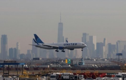 United Airlines Cuts 35 Daily Flights from Newark