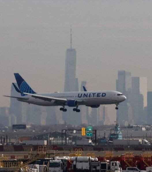 United Airlines Cuts 35 Daily Flights from Newark