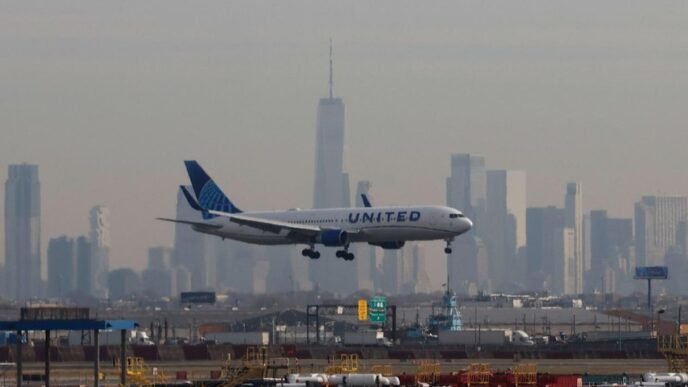 United Airlines Cuts 35 Daily Flights from Newark