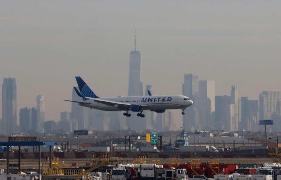 United Airlines Cuts 35 Daily Flights from Newark