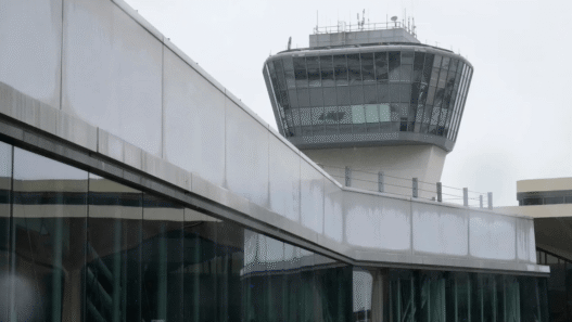 Newark Liberty International Airport control tower and aircraft during flight delays