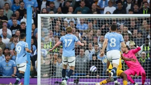 Kevin De Bruyne in action vs Wolves.